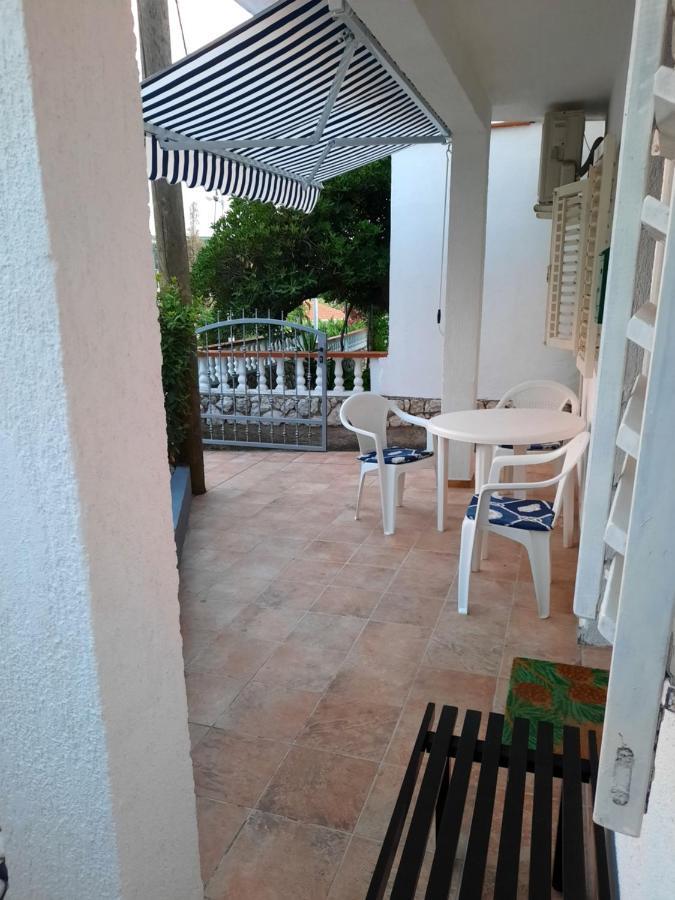 Apartmani Ana-Lora Lopar Dış mekan fotoğraf