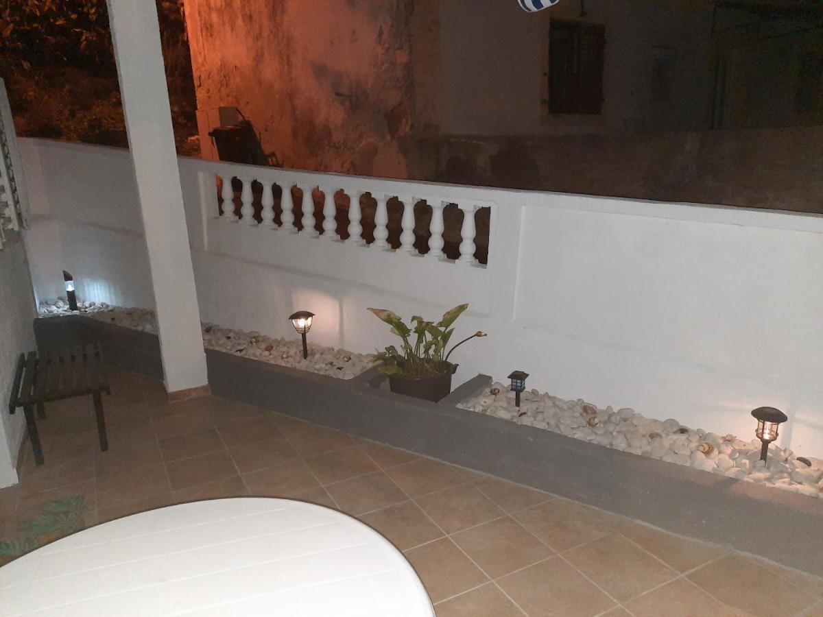 Apartmani Ana-Lora Lopar Dış mekan fotoğraf