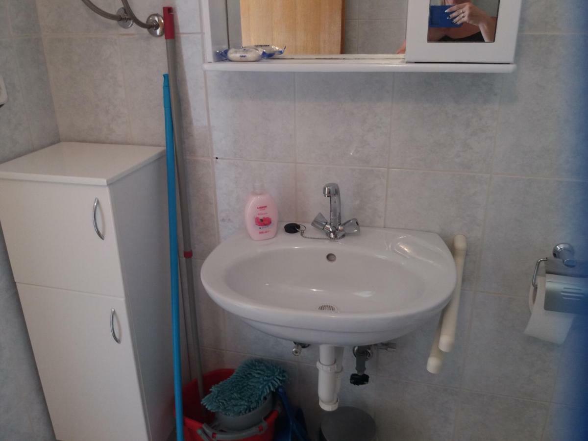 Apartmani Ana-Lora Lopar Dış mekan fotoğraf